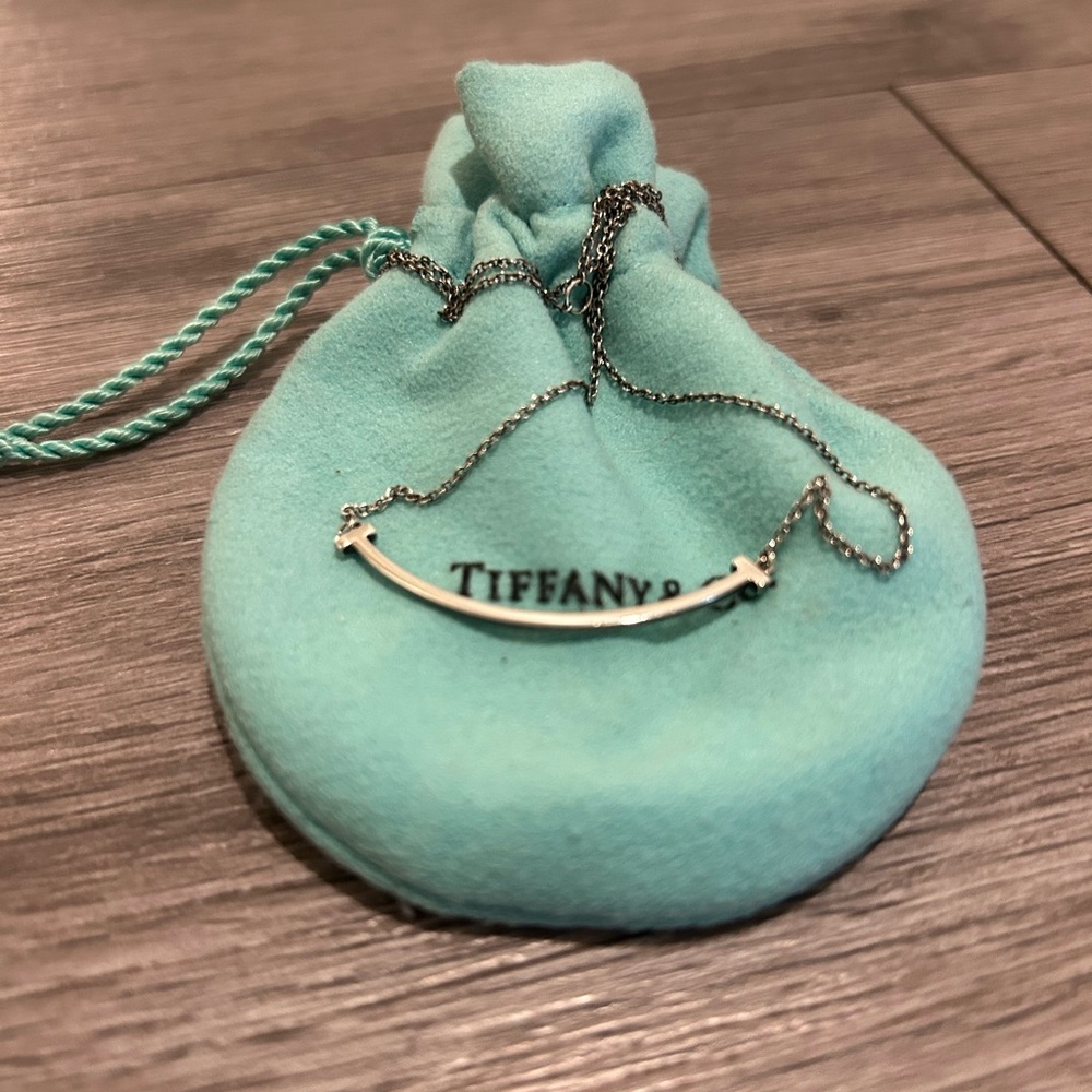 Tiffany & Co. AG925 Small Smile Necklace with Pouch *Read Descr.*